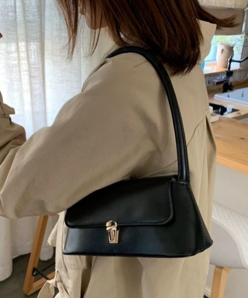 ampm(エーエムピーエム)の「スクエアミニショルダーバッグ(ショルダーバッグ・レディース・ブラック/ブラウン・FREE)」の1枚目の写真