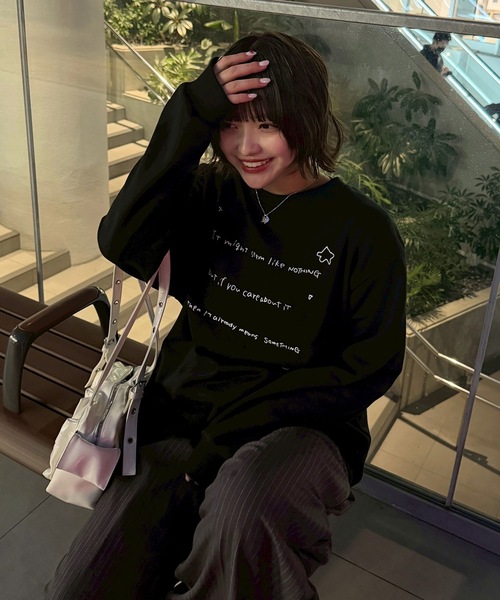 UNDERSTATEMENTs（アンダーステイトメント）の「【ユニセックス】アートデザインプリントスウェット（スウェット・メンズ・レッド/イエロー/ブラック・LARGE/MEDIUM）」の4枚目の写真