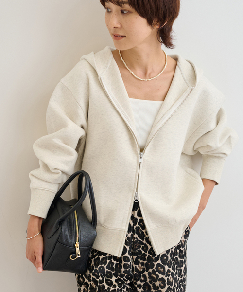 JOURNAL STANDARD relume（ジャーナルスタンダード　レリューム）の「《追加》フーディーコンパクトブルゾン（パーカー・レディース・チャコールグレー/アイボリー/ブラウン・FREE）」の2枚目の写真