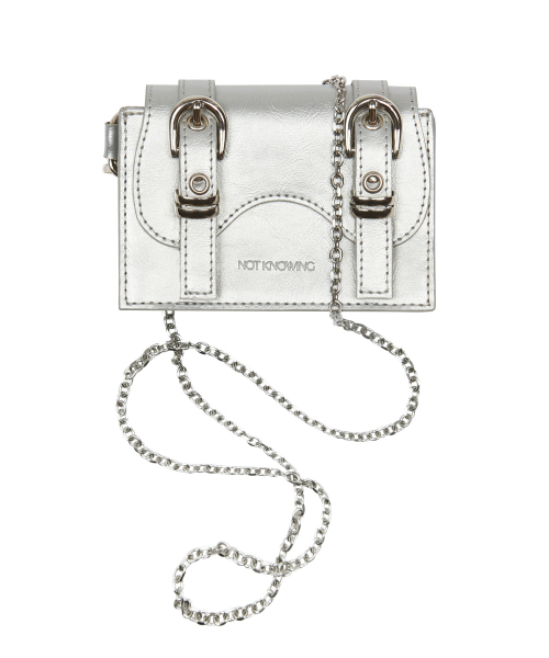 NOT KNOWING(ノットノーイング)の「SADDLE BELTED MICRO BAG (SILVER)(メッセンジャーバッグ・レディース・その他・ONE SIZE)」の1枚目の写真