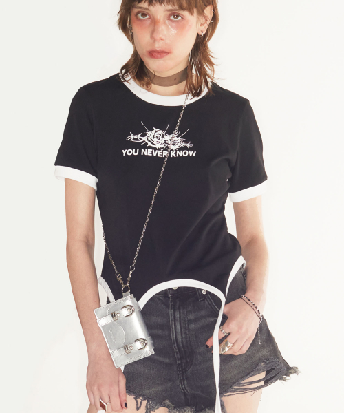 NOT KNOWING(ノットノーイング)の「SADDLE BELTED MICRO BAG (SILVER)(メッセンジャーバッグ・レディース・その他・ONE SIZE)」の3枚目の写真