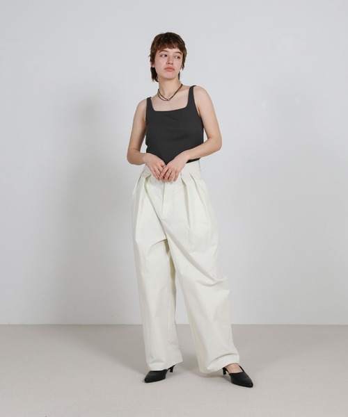 select MOCA（セレクトモカ）の「【機能素材】カップ付きスクエアネックテレコタンクトップ（タンクトップ・レディース・オフホワイト/ブラック/スミクロ・SMALL/MEDIUM/LARGE）」の4枚目の写真