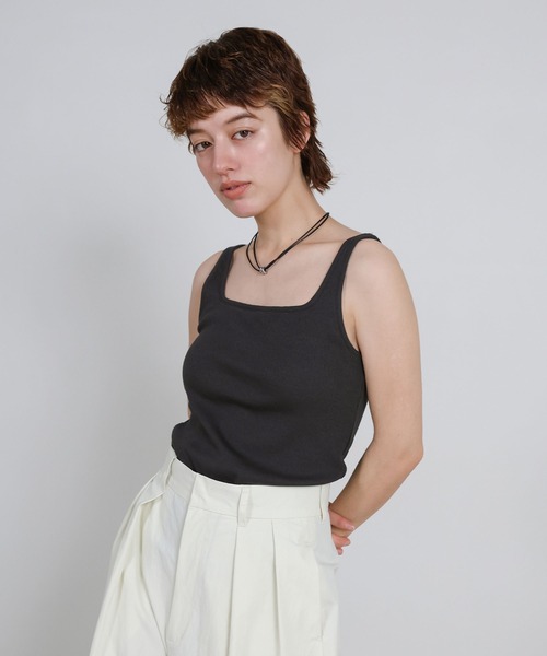 select MOCA（セレクトモカ）の「【機能素材】カップ付きスクエアネックテレコタンクトップ（タンクトップ・レディース・オフホワイト/ブラック/スミクロ・SMALL/MEDIUM/LARGE）」の12枚目の写真