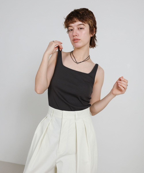 select MOCA（セレクトモカ）の「【機能素材】カップ付きスクエアネックテレコタンクトップ（タンクトップ・レディース・オフホワイト/ブラック/スミクロ・SMALL/MEDIUM/LARGE）」の9枚目の写真