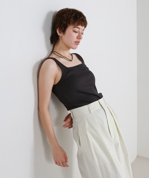 select MOCA（セレクトモカ）の「【機能素材】カップ付きスクエアネックテレコタンクトップ（タンクトップ・レディース・オフホワイト/ブラック/スミクロ・SMALL/MEDIUM/LARGE）」の8枚目の写真