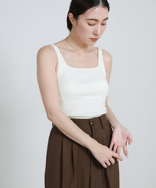 select MOCA（セレクトモカ）の「【機能素材】カップ付きスクエアネックテレコタンクトップ（タンクトップ・レディース・オフホワイト/ブラック/スミクロ・SMALL/MEDIUM/LARGE）」の20枚目の写真