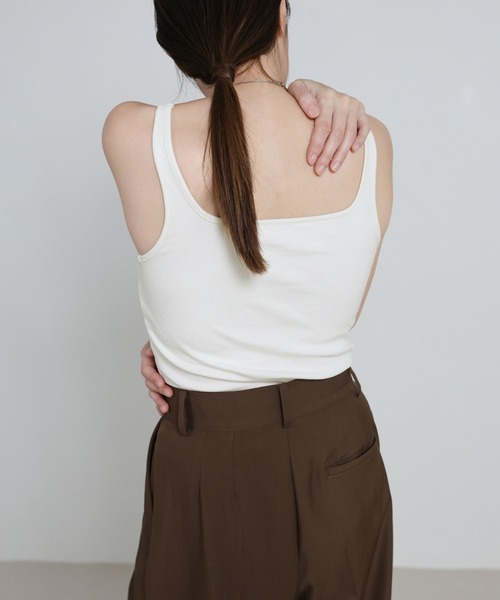 select MOCA（セレクトモカ）の「【機能素材】カップ付きスクエアネックテレコタンクトップ（タンクトップ・レディース・オフホワイト/ブラック/スミクロ・SMALL/MEDIUM/LARGE）」の18枚目の写真