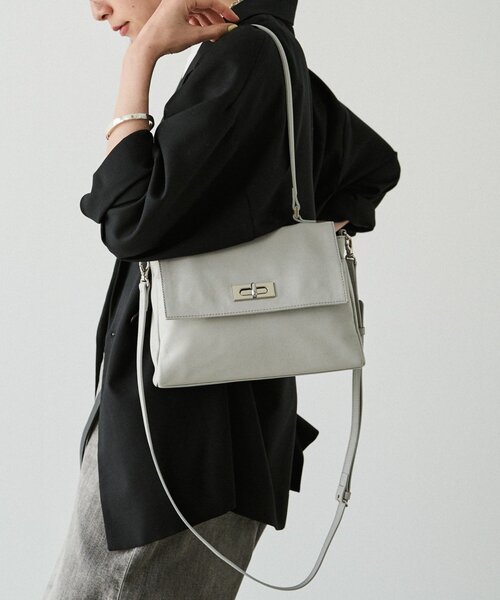 russet（ラシット）の「《@__serako.r__企画》ソフトレザーフラップミニトートバッグ（トートバッグ・レディース・ライトグレー/ブラック・FREE）」の2枚目の写真