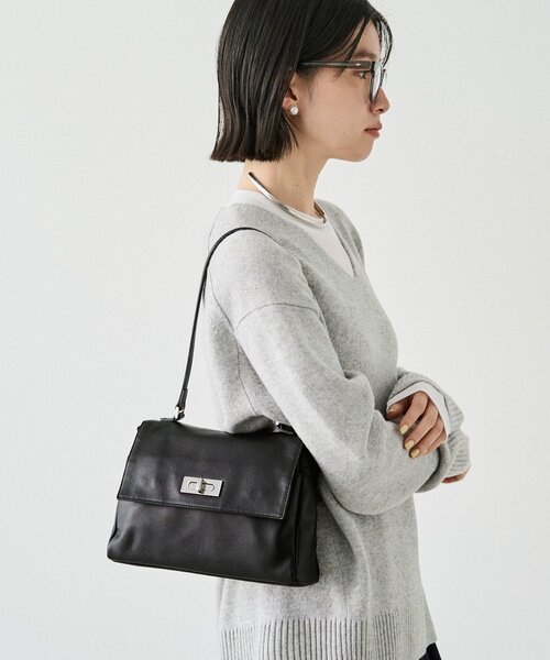 russet（ラシット）の「《@__serako.r__企画》ソフトレザーフラップミニトートバッグ（トートバッグ・レディース・ライトグレー/ブラック・FREE）」の4枚目の写真