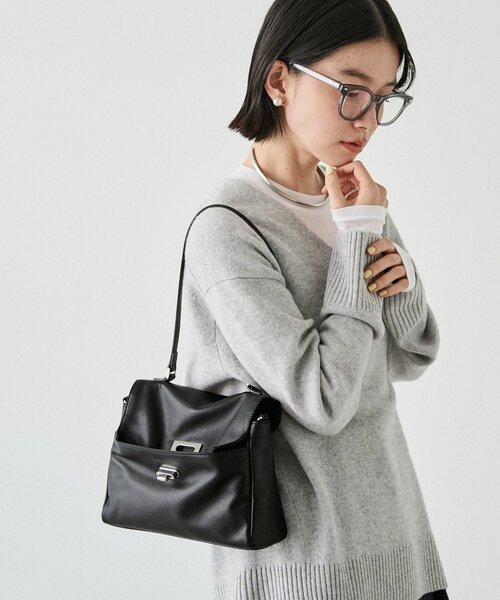 russet（ラシット）の「《@__serako.r__企画》ソフトレザーフラップミニトートバッグ（トートバッグ・レディース・ライトグレー/ブラック・FREE）」の6枚目の写真