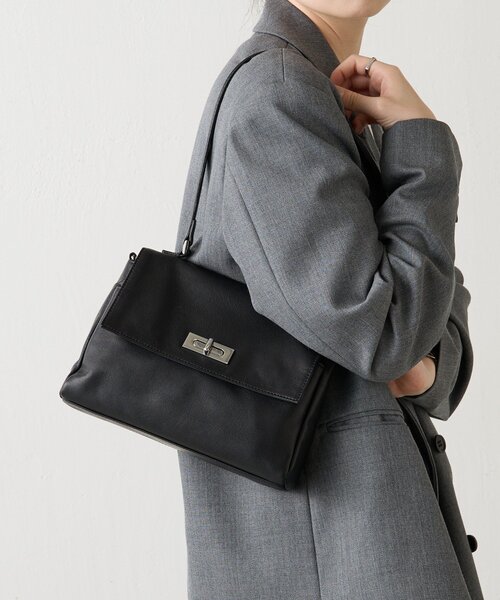 russet（ラシット）の「《@__serako.r__企画》ソフトレザーフラップミニトートバッグ（トートバッグ・レディース・ライトグレー/ブラック・FREE）」の8枚目の写真