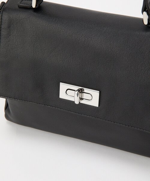 russet（ラシット）の「《@__serako.r__企画》ソフトレザーフラップミニトートバッグ（トートバッグ・レディース・ライトグレー/ブラック・FREE）」の4枚目の写真