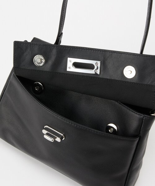 russet（ラシット）の「《@__serako.r__企画》ソフトレザーフラップミニトートバッグ（トートバッグ・レディース・ライトグレー/ブラック・FREE）」の6枚目の写真