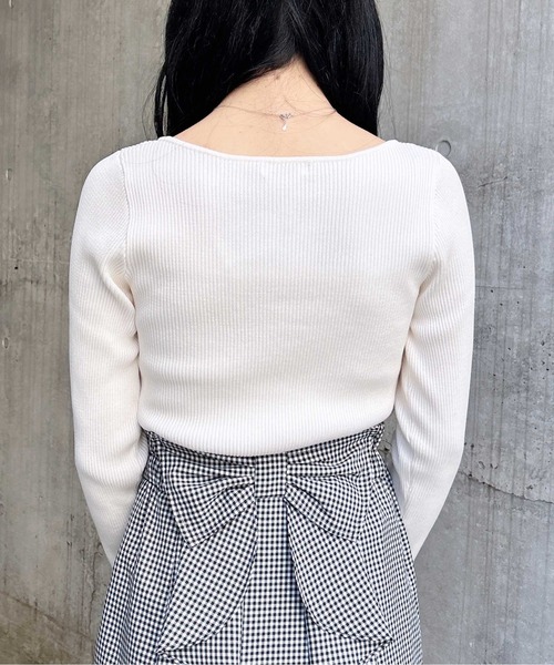 INGNI（イング）の「ビット付デコルテオープンリブニット（ニット/セーター・レディース・オフホワイト/ピンク/サックスブルー/ブラック・M）」の9枚目の写真