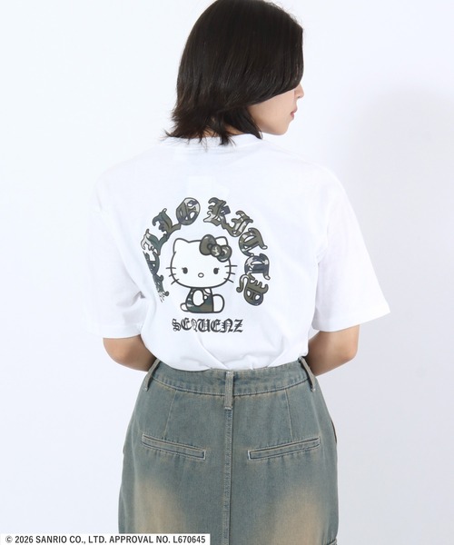 sanrio(サンリオ)の「HELLO KITTY CIRCLE LOGO TEE/ハローキティ ロゴバックプリントTシャツ/ラインストーン ピチT・ビッグシルエット(Tシャツ/カットソー・レディース・ブラック/ホワイト・S/M/L)」の13枚目の写真