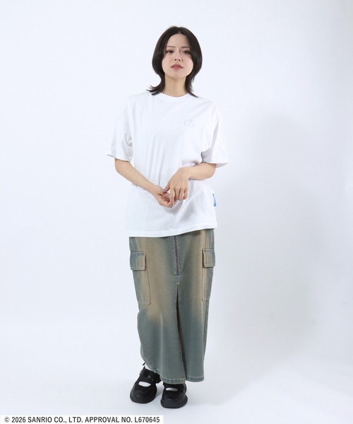 sanrio(サンリオ)の「HELLO KITTY CIRCLE LOGO TEE/ハローキティ ロゴバックプリントTシャツ/ラインストーン ピチT・ビッグシルエット(Tシャツ/カットソー・レディース・ブラック/ホワイト・S/M/L)」の15枚目の写真