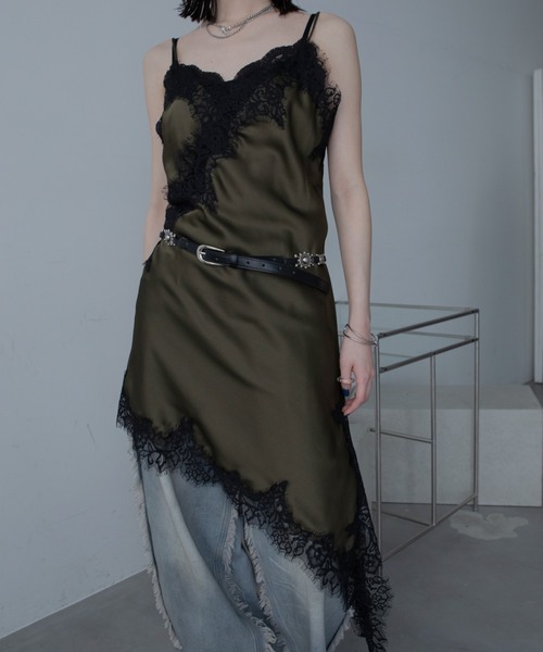 VACANCY(ヴァカンシー)の「レースドッキングアシンメトリーキャミワンピース(ワンピース・レディース・ホワイト/ブラック/カーキ・FREE)」の3枚目の写真