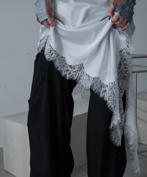 VACANCY(ヴァカンシー)の「レースドッキングアシンメトリーキャミワンピース(ワンピース・レディース・ホワイト/ブラック/カーキ・FREE)」の11枚目の写真