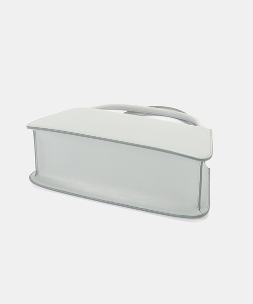 La TOTALITE（ラトータリテ）の「LE VERNIS/ル ベルニ Poire boogie バッグ（ハンドバッグ・レディース・サックスブルー/アイボリー・FREE）」の5枚目の写真