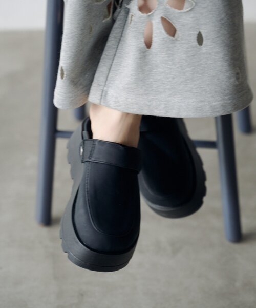 Kastane(カスタネ)の「サボ2WAYローファー(その他シューズ・レディース・ブラック/ベージュ・LARGE/MEDIUM)」の16枚目の写真