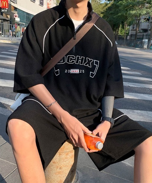 link lot(リンクロット)の「【2点セット】カレッジロゴ ハイネックリラックスセットアップ(Tシャツ/カットソー・メンズ・グレー/ブラック・L/M)」の7枚目の写真