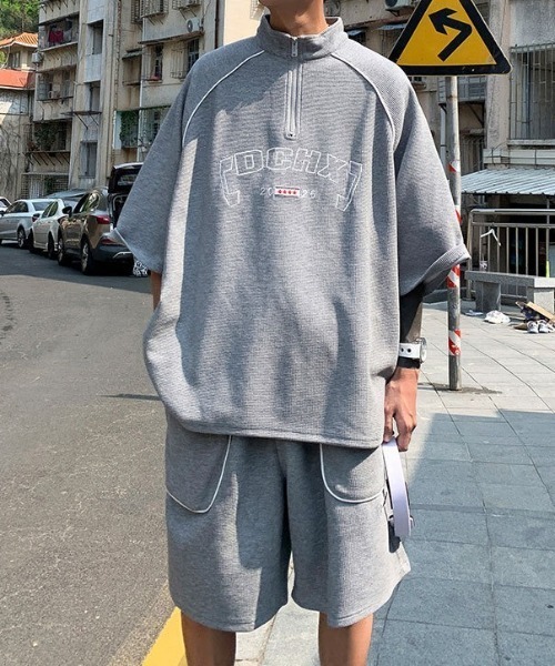 link lot(リンクロット)の「【2点セット】カレッジロゴ ハイネックリラックスセットアップ(Tシャツ/カットソー・メンズ・グレー/ブラック・L/M)」の12枚目の写真