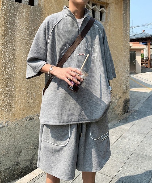 link lot(リンクロット)の「【2点セット】カレッジロゴ ハイネックリラックスセットアップ(Tシャツ/カットソー・メンズ・グレー/ブラック・L/M)」の10枚目の写真