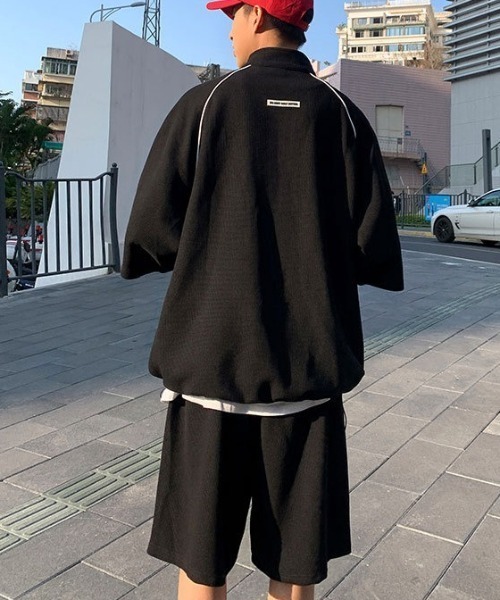link lot(リンクロット)の「【2点セット】カレッジロゴ ハイネックリラックスセットアップ(Tシャツ/カットソー・メンズ・グレー/ブラック・L/M)」の17枚目の写真