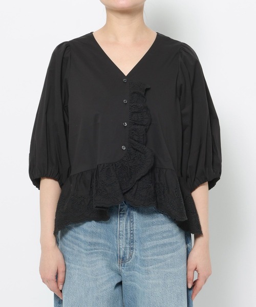 LOWRYS FARM(ローリーズファーム)の「カットワークフリルブラウス 638507(シャツ/ブラウス・レディース・ホワイト/ベージュ/ブラック・FREE)」の4枚目の写真
