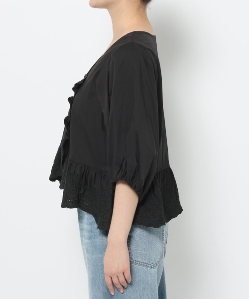 LOWRYS FARM(ローリーズファーム)の「カットワークフリルブラウス 638507(シャツ/ブラウス・レディース・ホワイト/ベージュ/ブラック・FREE)」の5枚目の写真