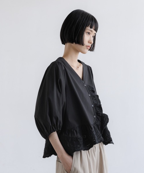LOWRYS FARM(ローリーズファーム)の「カットワークフリルブラウス 638507(シャツ/ブラウス・レディース・ホワイト/ベージュ/ブラック・FREE)」の22枚目の写真