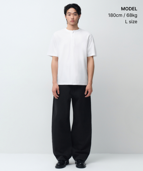 MUSINSA STANDARD（ムシンサスタンダード）の「ヘンリーネックTシャツ[ホワイト]（Tシャツ/カットソー・メンズ・その他・SMALL/MEDIUM/LARGE/X-LARGE/2XL/3XL）」の2枚目の写真