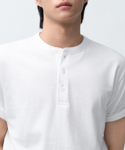 MUSINSA STANDARD（ムシンサスタンダード）の「ヘンリーネックTシャツ[ホワイト]（Tシャツ/カットソー・メンズ・その他・SMALL/MEDIUM/LARGE/X-LARGE/2XL/3XL）」の4枚目の写真