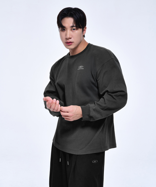 BORN TO WIN（ボーントゥウィン）の「SILVER B LOGO OVER FIT LONG SLEEVE [CHARCOAL]（Tシャツ/カットソー・メンズ・その他・1/2/4/3）」の3枚目の写真