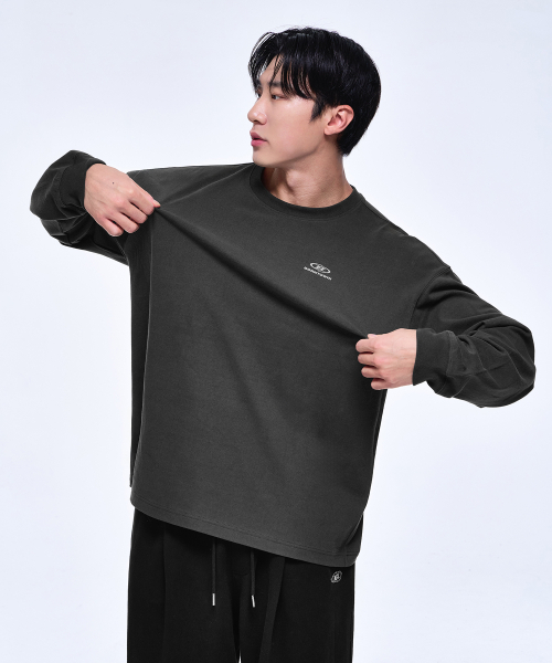 BORN TO WIN（ボーントゥウィン）の「SILVER B LOGO OVER FIT LONG SLEEVE [CHARCOAL]（Tシャツ/カットソー・メンズ・その他・1/2/4/3）」の4枚目の写真