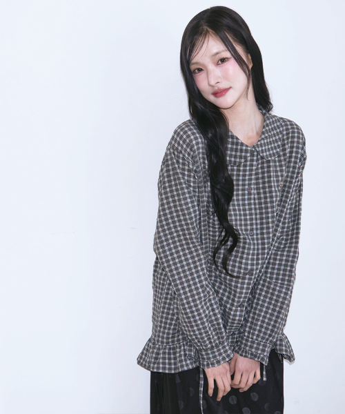 THE GREEN LAB（ザグリーンラボ）の「ラブリーカラー チェック フリル ロングトップ [チャコールグレー]（シャツ/ブラウス・レディース・その他・FREE）」の3枚目の写真