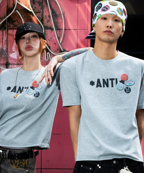 XTONZ（エクストーンズ）の「XF010 アンチピンバッジTシャツ (GRAY)（Tシャツ/カットソー・レディース・その他・MEDIUM/LARGE/X-SMALL/SMALL）」の2枚目の写真