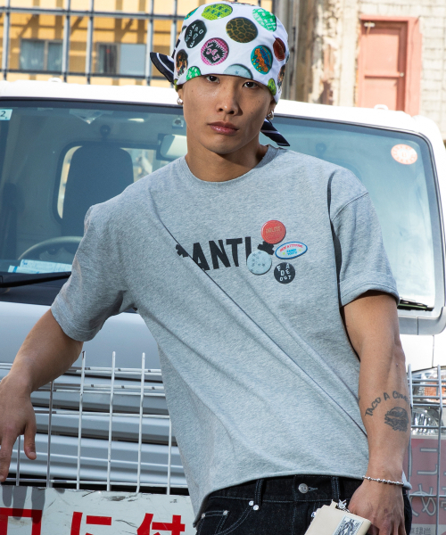 XTONZ（エクストーンズ）の「XF010 アンチピンバッジTシャツ (GRAY)（Tシャツ/カットソー・レディース・その他・MEDIUM/LARGE/X-SMALL/SMALL）」の5枚目の写真