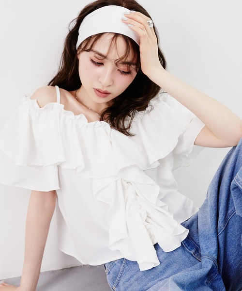 Tiny EDEN(タイニーエデン)の「オフショル2WAYトップス(シャツ/ブラウス・レディース・ホワイト/ブラック・FREE)」の4枚目の写真