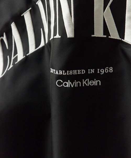 Calvin Klein(カルバン・クライン)の「Calvin Klein LS UNFILLED NYLON TIPPED GRAPHIC BOMBER MA-1 / 4RF510G(ブルゾン・メンズ・ブラック・M/S/L)」の8枚目の写真