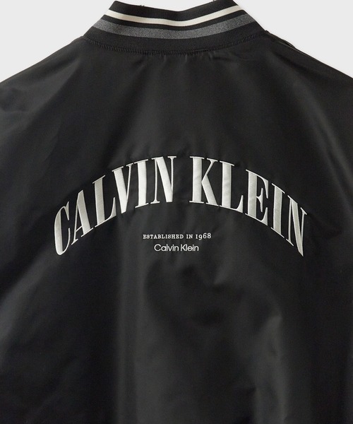 Calvin Klein(カルバン・クライン)の「Calvin Klein LS UNFILLED NYLON TIPPED GRAPHIC BOMBER MA-1 / 4RF510G(ブルゾン・メンズ・ブラック・M/S/L)」の9枚目の写真