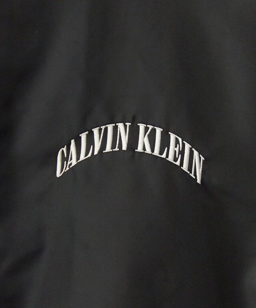 Calvin Klein(カルバン・クライン)の「Calvin Klein LS UNFILLED NYLON TIPPED GRAPHIC BOMBER MA-1 / 4RF510G(ブルゾン・メンズ・ブラック・M/S/L)」の5枚目の写真