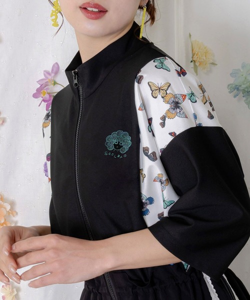 ScoLar(スカラー)の「162621:レーステープ×蝶柄生地×薄地ジャージワンピース(ワンピース・レディース・パープル/ベージュ/ブラック・M)」の9枚目の写真