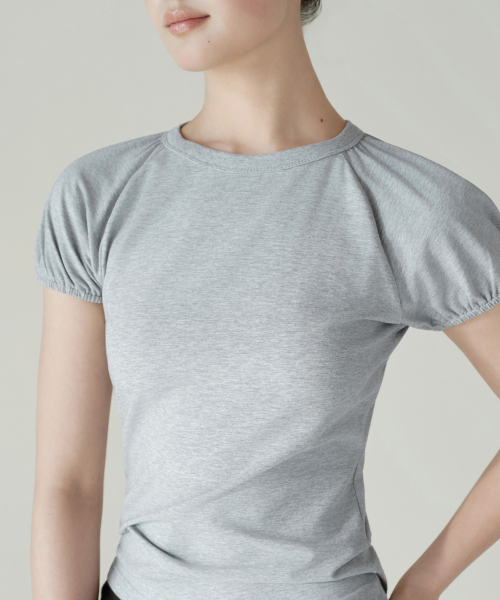 MUSINSA STANDARD WOMAN（ムシンサスタンダードウーマン）の「ウィメンズボリュームスリーブスリムTシャツ[ミディアムグレー]（Tシャツ/カットソー・レディース・その他・X-SMALL/SMALL/MEDIUM/LARGE）」の4枚目の写真