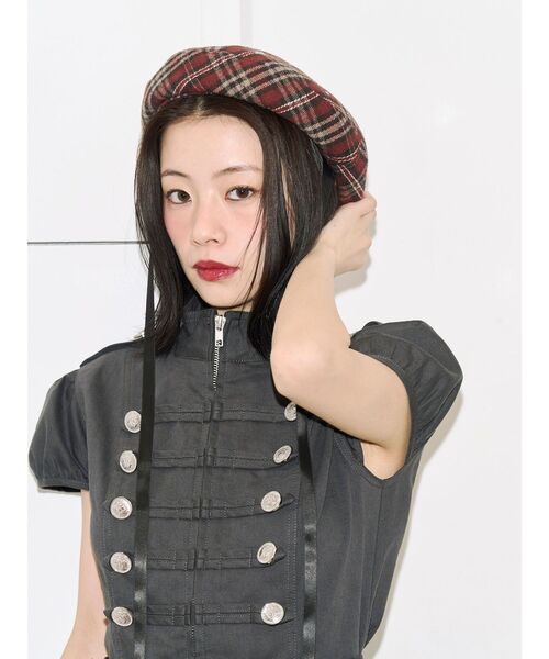 jouetie(ジュエティ)の「【kaorinomori×jouetie】ルモアスタッズベレー(ハンチング/ベレー帽・レディース・ブラック/レッド・FREE)」の4枚目の写真