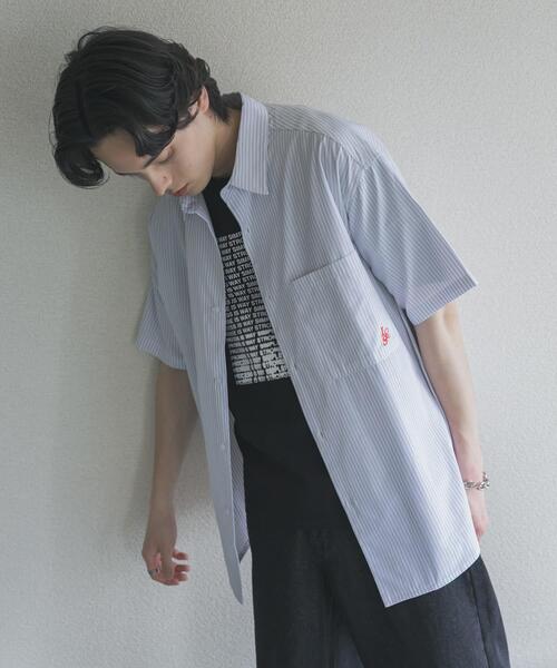 SENSE OF PLACE by URBAN RESEARCH(センスオブプレイスバイアーバンリサーチ)の「『別注』LOVE POP STUDIO×SENSE OF PLACE シャツ(シャツ/ブラウス・メンズ・ホワイト/ブルー・MEDIUM/LARGE)」の3枚目の写真