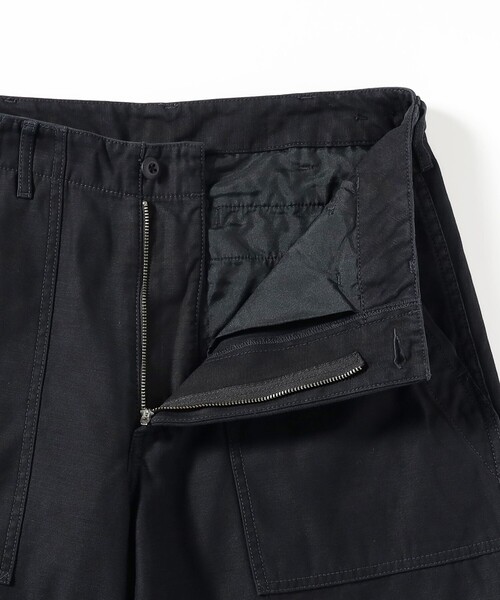 BEAMS PLUS（ビームスプラス）の「MIL Utility Shorts Reversed Sateen（その他パンツ・メンズ・ブラック/オリーブ/グリーン/ネイビー・SMALL/MEDIUM/X-LARGE/LARGE）」の16枚目の写真