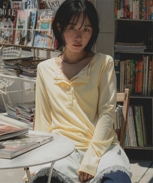 miette(ミエット)の「レイヤードライクヘンリーTシャツ(Tシャツ/カットソー・レディース・ライトイエロー/チャコール/ドット・FREE)」の1枚目の写真