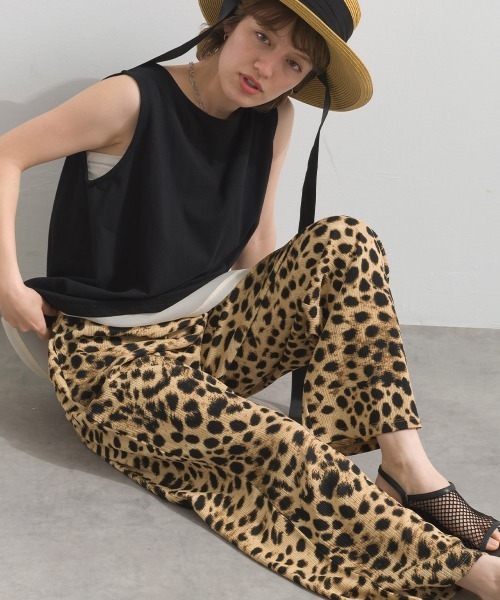 le colis(ルコリ)の「アニマルプリントイージーパンツ(その他パンツ・レディース・グレー系その他/グリーン系その他/ブラウン系その他・FREE)」の1枚目の写真