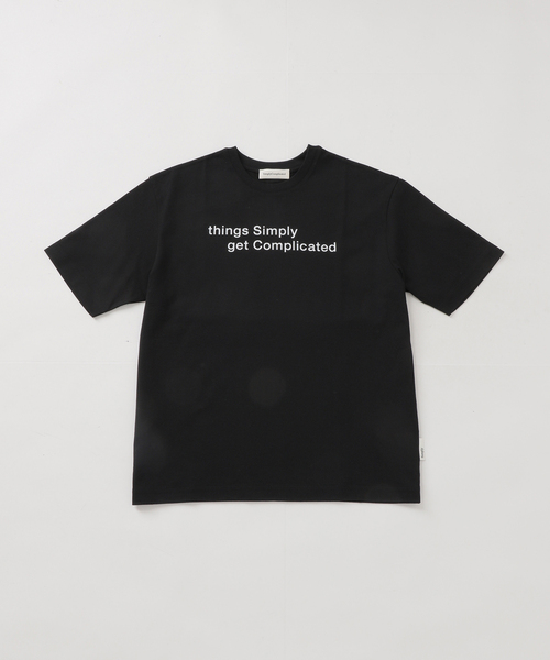 SimplyComplicated(シンプリーコンプリケイテッド)の「Simply Complicated / シンプリーコンプリケイテッド MESSAGE TEE(Tシャツ/カットソー・メンズ・ホワイト/ブラック・1/2)」の2枚目の写真